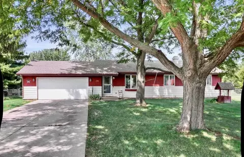 4710 W Greenfield Rd, Janesville, WI 53548