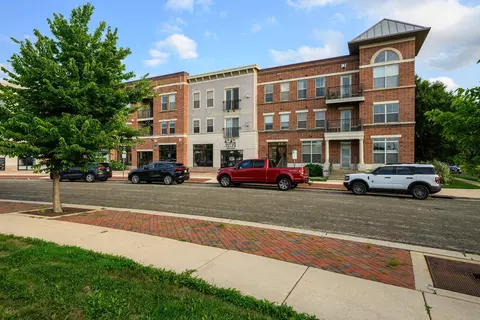 2581 Smiths Xing #101, Madison, WI 53783