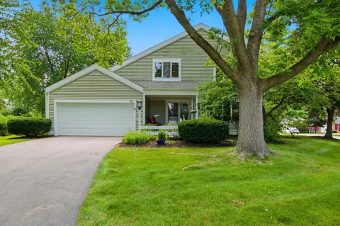 51 Oak Creek Trl, Madison, WI 53717