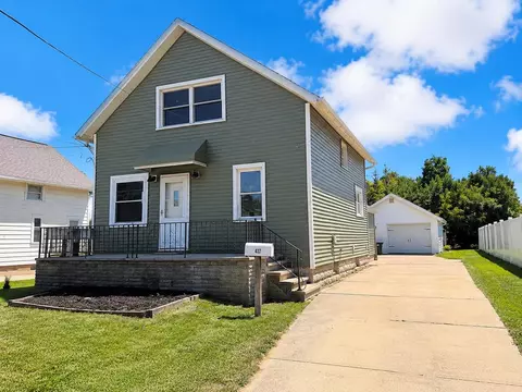 417 W 17th Ave, Oshkosh, WI 54902