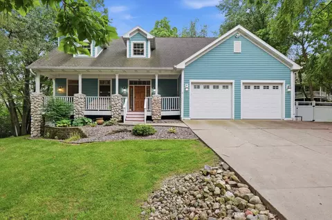 81 Indian Trl, Edgerton, WI 53534