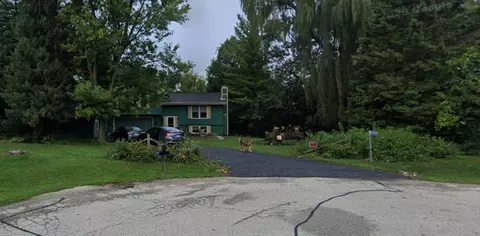 w287n6453 Highland Ct, Hartland, WI 53029