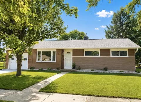 1704 Pershing Pl, Janesville, WI 53546