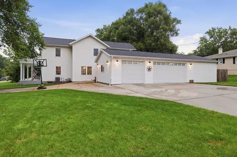 163 Valley Dr, Janesville, WI 53546