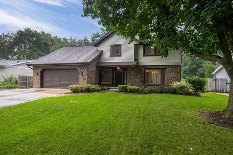 101 Coach House Dr, Madison, WI 53714