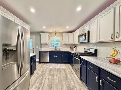 Kitchen - 2015 Murphy Woods Rd, Beloit, WI 53511 photo 1 of 4