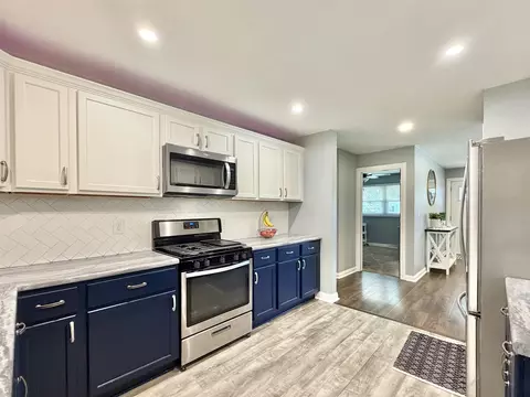 Kitchen - 2015 Murphy Woods Rd, Beloit, WI 53511 photo 4 of 4