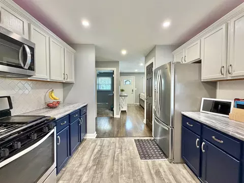 Kitchen - 2015 Murphy Woods Rd, Beloit, WI 53511 photo 3 of 4