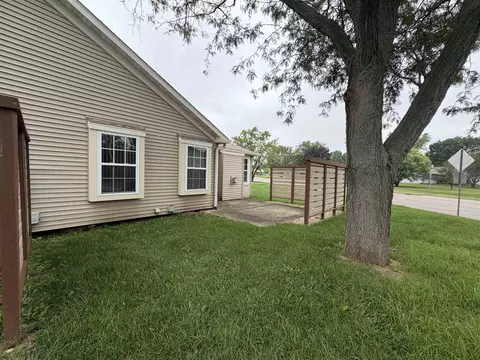 Exterior - 23022308 Bootmaker Dr, Beloit, WI 53511 photo 8 of 9