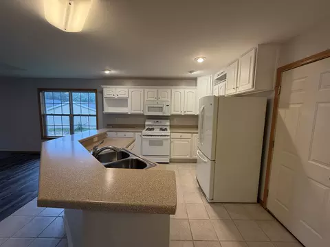 Kitchen - 23022308 Bootmaker Dr, Beloit, WI 53511 photo 1 of 7