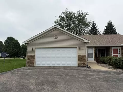 Exterior - 23022308 Bootmaker Dr, Beloit, WI 53511 photo 7 of 9