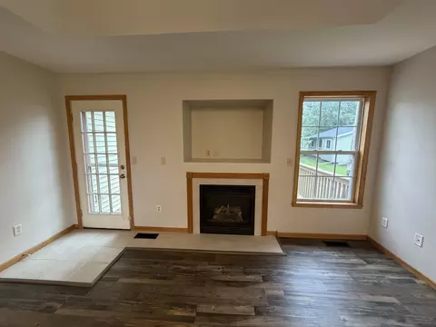 Living - 23022308 Bootmaker Dr, Beloit, WI 53511 photo 5 of 8