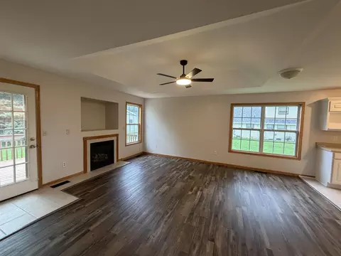 Living - 23022308 Bootmaker Dr, Beloit, WI 53511 photo 4 of 8