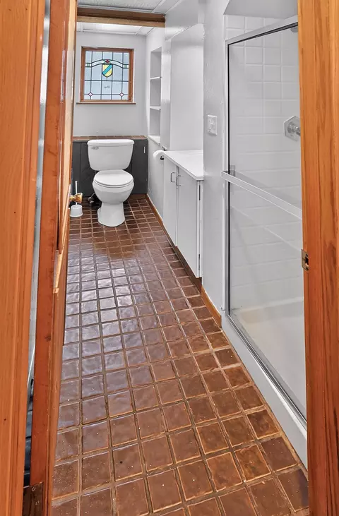 Bath - 2150 Merrill Ave, Beloit, WI 53511 photo 2 of 2