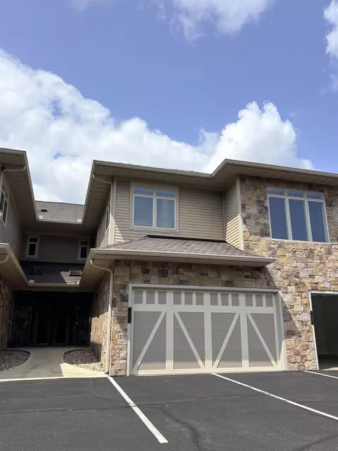 811 Canyon Rd #103, Wisconsin Dells, WI 53965