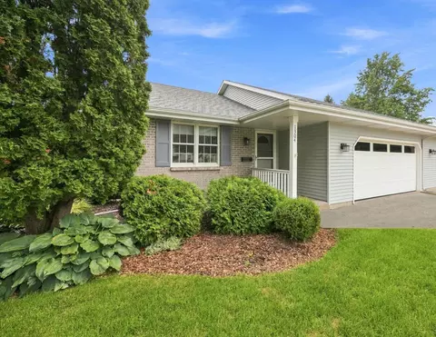 1304 Nantucket Dr #A, Janesville, WI 53546