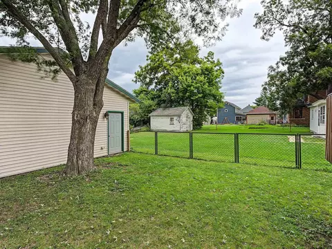 Exterior - 807 E 3rd Ave, Brodhead, WI 53520 photo 21 of 22