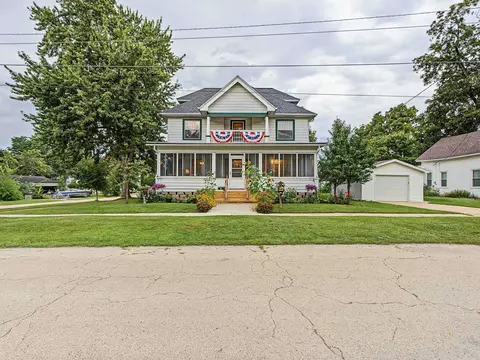 Exterior - 807 E 3rd Ave, Brodhead, WI 53520 photo 1 of 22