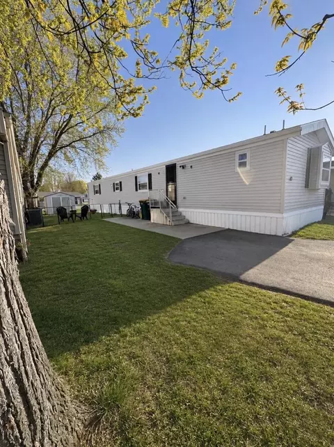n168w21700 Main St #40, Jackson, WI 53037