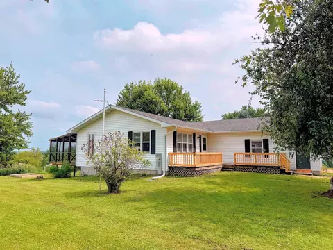 120 Shanghai Ridge Rd, Wauzeka, WI 53826