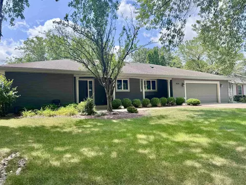 4520 Hearthridge Dr, Janesville, WI 53546