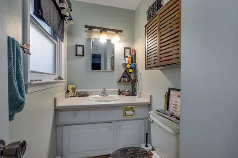 Bath - 1748 Windsor Ct, Beloit, WI 53511 photo 1 of 3