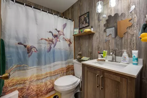 Bath - 1748 Windsor Ct, Beloit, WI 53511 photo 2 of 3