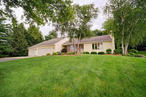 7496 Oak Circle Dr, Middleton, WI 53562