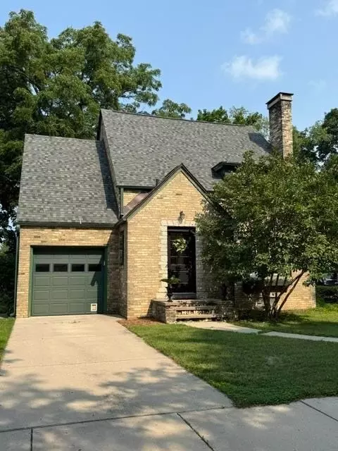 1183 Columbus Cir, Janesville, WI 53545