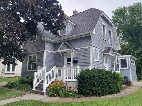 515 N 4th St, Platteville, WI 53818