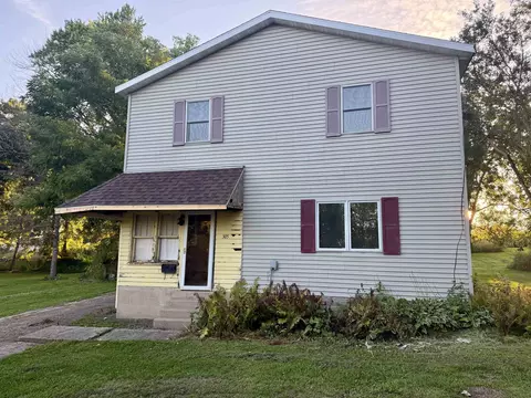 305 Rosedale Ave, Fox Lake, WI 53933