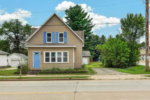 525 W Bannerman Ave, Redgranite, WI 54970