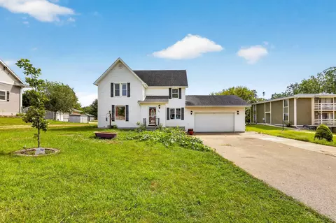801 E Chestnut St, Pardeeville, WI 53954