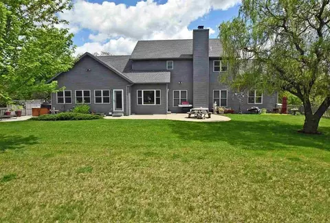 s10505 Troy Road, Sauk City, WI 53583