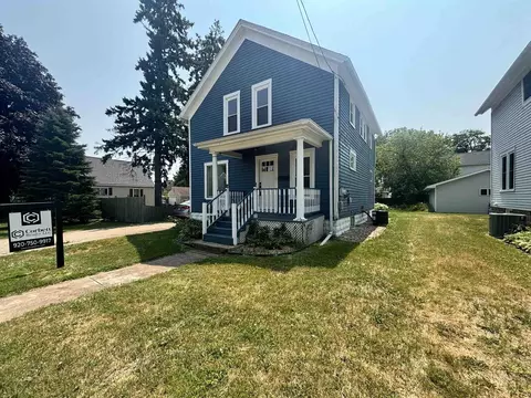 29 W Tennessee Ave, Oshkosh, WI 54901