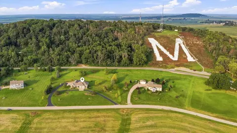 18860 Pleasant View Ln, Platteville, WI 53818
