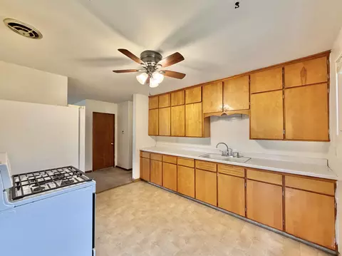 1827 Cleveland St, Beloit, WI 53511 photo 2