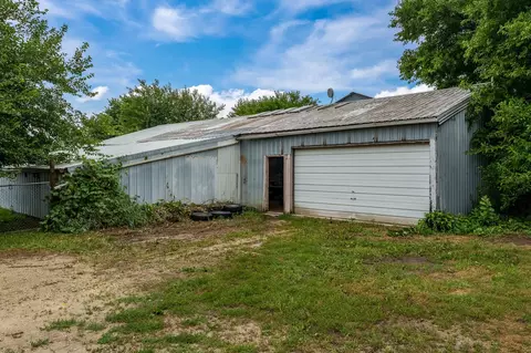 Exterior - 1516 E Philhower Rd, Beloit, WI 53511 photo 15 of 18