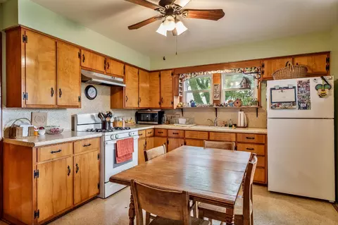 Kitchen - 1516 E Philhower Rd, Beloit, WI 53511 photo 6 of 8
