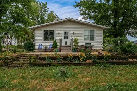Exterior - 1516 E Philhower Rd, Beloit, WI 53511 photo 3 of 18