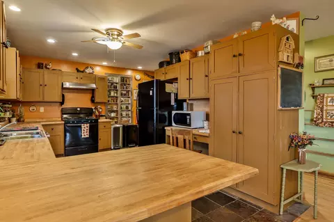 Kitchen - 1516 E Philhower Rd, Beloit, WI 53511 photo 2 of 8