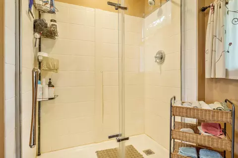 Bath - 1516 E Philhower Rd, Beloit, WI 53511 photo 1 of 6