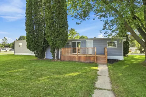 2 Algonquin Trl, Sheboygan, WI 53081