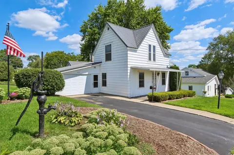 207 4th St, Mineral Point, WI 53565