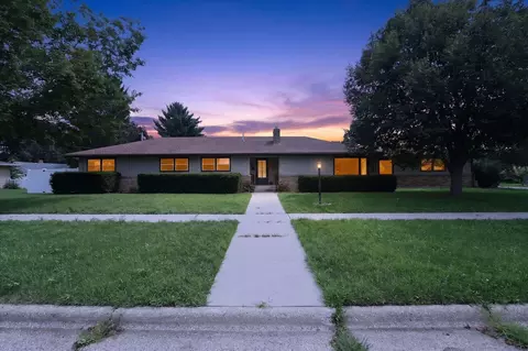 1230 N Harmony Dr, Janesville, WI 53545