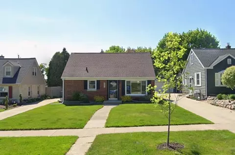 2531 N 80th St, Wauwatosa, WI 53213