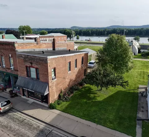 108 E Amelia St, Cassville, WI 53806
