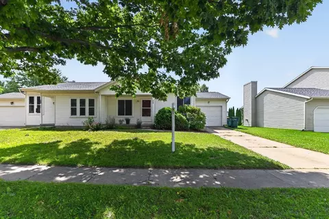 208 W Clover Ln #B, Cottage Grove, WI 53527