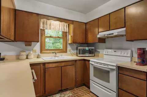 Kitchen - 2913 Post Rd, Madison, WI 53713 photo 2 of 3