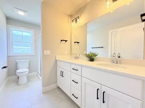 Bath - 4747 Bellflower Dr, Deforest, WI 53532 photo 2 of 3